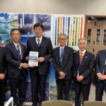 「上富良野駐屯地の体制強化と、演習場拡張に関する要望書」を頂きました。