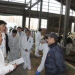 自民党畜産酪農小委員会において１２月６～７日で道東の酪農家、各地区ＪＡ酪対委員会、乳業会社を視察・意見交換会を開催しました。