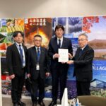北海道離島振興協議会の皆様より有人国境離島地域の振興等に関する要望書を受けとりました。