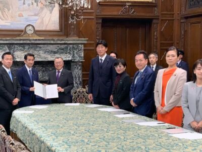 情報監視審査会の新委員宣誓に立ち会った際の集合写真